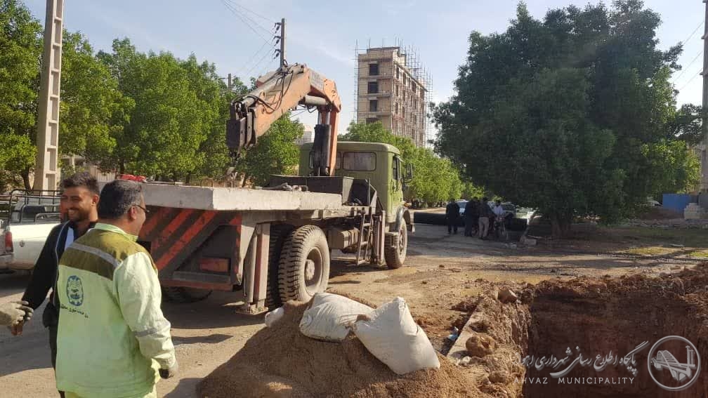 عملیات لوله گذاری دفع آب های سطحی واقع در خیابان صداقت غربی باهنر متنی